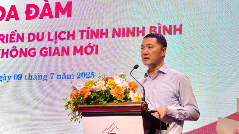 Đồng chí Bùi Văn Mạnh, Giám đốc Sở Du lịch tỉnh Ninh Bình phát biểu tại tọa đàm. 3.jpg