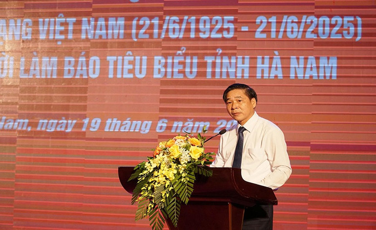 Đồng chí Nguyễn Anh Chức, Phó Chủ tịch Thường trực UBND tỉnh Hà Nam phát biểu chỉ đạo tại buổi lễ. 2a.jpg