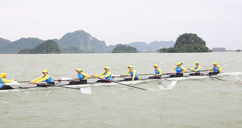 Các vận động viên thi đấu ngay sau phần lễ khai mạc.