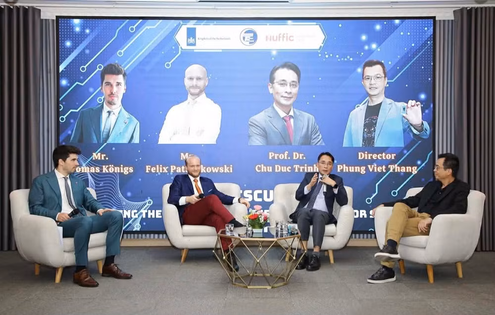 Tọa đàm với chủ đề Thu hẹp khoảng cách kỹ năng trong ngành bán dẫn.