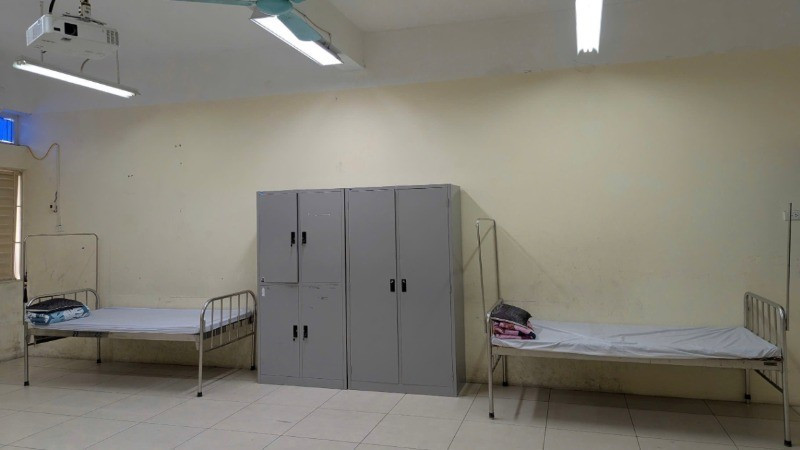 Phòng y tế tại điểm thi được chuẩn bị đầy đủ, sẵn sàng hỗ trợ thí sinh trong các tình huống phát sinh. 7f336246795acd04944b-9226.jpg