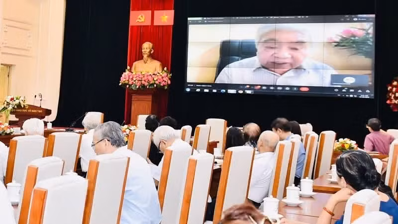 Giáo sư, Viện sĩ, Nhà giáo Nhân dân Phạm Minh Hạc tham dự trực tuyến Hội thảo khoa học “Giáo sư, Viện sĩ, Nhà giáo Nhân dân Phạm Minh Hạc với sự phát triển khoa học giáo dục Việt Nam” tổ chức năm 2024. (ẢNH: MOET) 