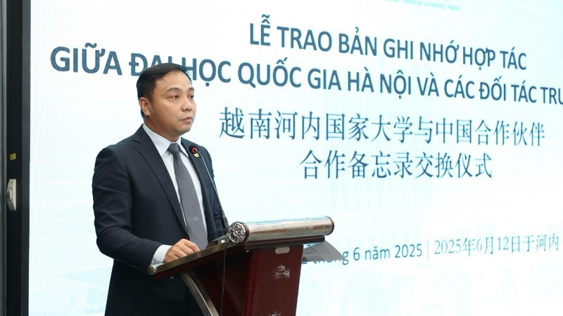 Phó Giám đốc Đại học Quốc gia Hà Nội Đào Thanh Trường phát biểu khai mạc. img-8286.jpg