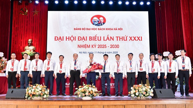 Ban Chấp hành Đảng bộ Đại học Bách khoa Hà Nội nhiệm kỳ 2025-2030 ra mắt tại Đại hội.