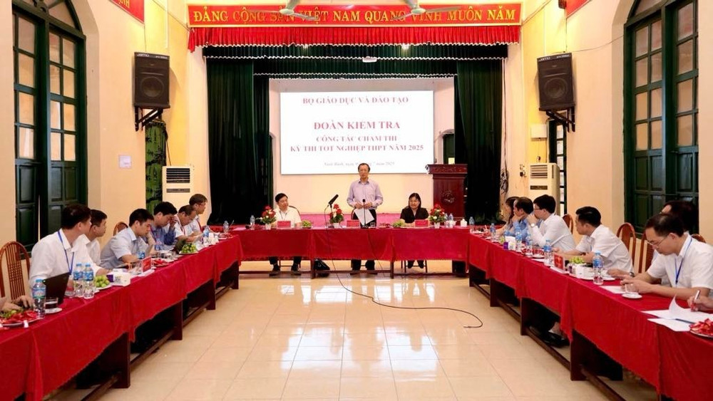 Quang cảnh buổi làm việc. dd004243-b7a3-42bc-8aa8-857b19913d9c-8423.jpg