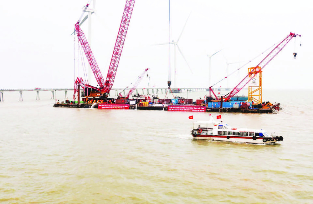 Công trình dự án nhà máy điện gió ngoài khơi, vị trí biển V1-7, thuộc xã Đông Hải, huyện Duyên Hải, tỉnh Trà Vinh.