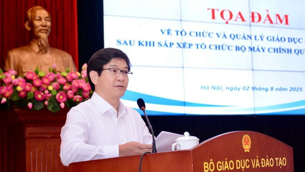 Vụ trưởng Giáo dục phổ thông (Bộ Giáo dục và Đào tạo) Thái Văn Tài báo cáo đánh giá kết quả. 4f22cc4e-63d6-4d55-80df-71fc596e96a6-7159-6883.jpg