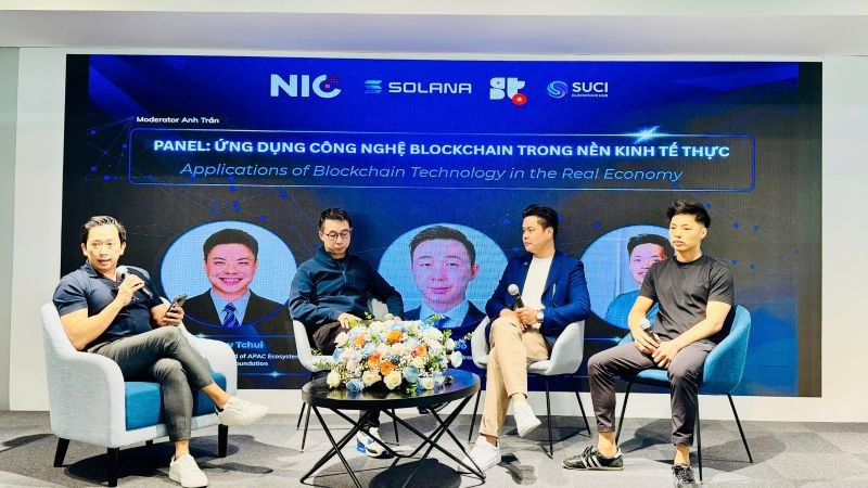 Các diễn giả trao đổi, thảo luận tại hội thảo. (Ảnh: HNV)