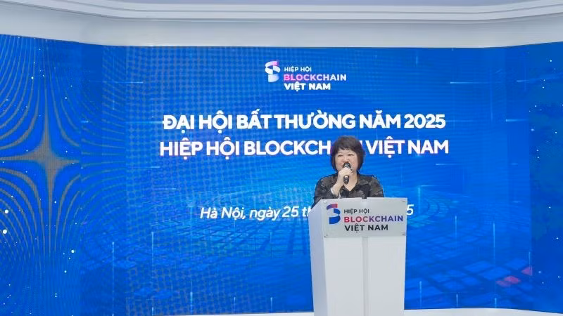 Bà Phạm Thu Hằng, Phó Vụ trưởng Vụ Tổ chức phi Chính phủ, Bộ Nội vụ, đề xuất Hiệp hội sớm ban hành sớm Quy tắc đạo đức nghề nghiệp. (Ảnh: PV)