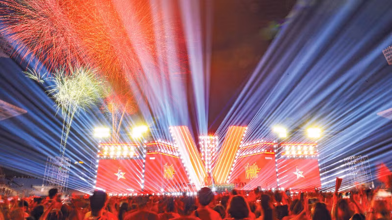 Chương trình nghệ thuật "Tổ quốc trong tim" do Báo Nhân Dân tổ chức thu hút hơn 50.000 khán giả tại Sân vận động quốc gia Mỹ Đình. (Ảnh: THẾ ĐẠI)