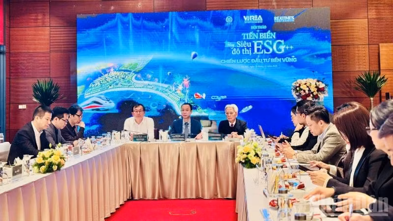 Hội thảo “Tiến biển bằng siêu đô thị ESG++: Chiến lược đầu tư bền vững”. (Ảnh: HNV)