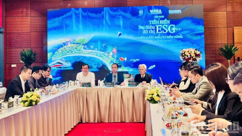 Hội thảo “Tiến biển bằng siêu đô thị ESG++: Chiến lược đầu tư bền vững”. (Ảnh: HNV)