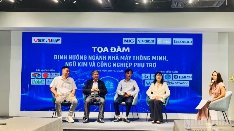 Các diễn giả trao đổi tại tọa đàm. (Ảnh: HNV)