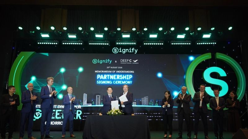 Hoạt động ký kết hợp tác giữa Signify Việt Nam và Deep C, Hải Phòng. (Ảnh: PV)