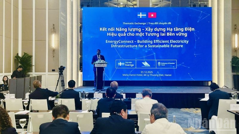 Ngài Johan Ndisi, Đại sứ Thụy Điển phát biểu tại sự kiện. (Ảnh: HNV)