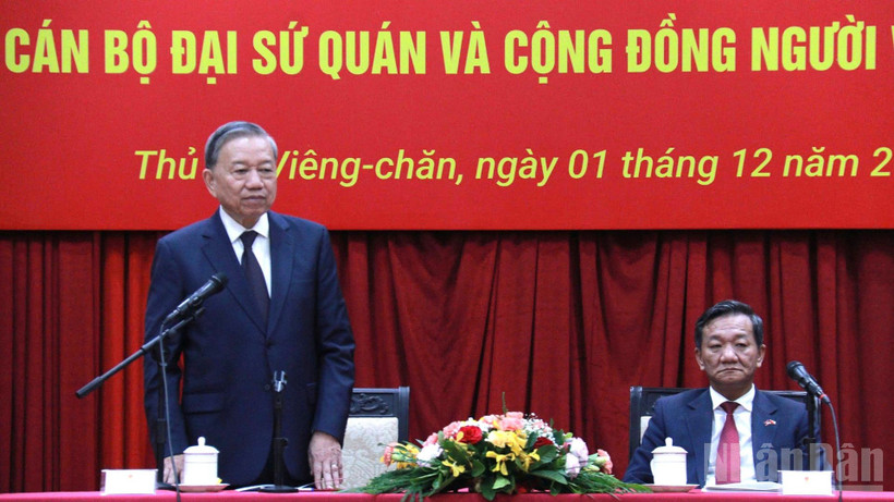 Tổng Bí thư Tô Lâm và Đại sứ Việt Nam tại Lào Nguyễn Minh Tâm.