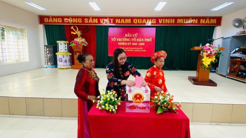 Bầu Tổ trưởng dân phố nhiệm kỳ 2025-2028 tại Tổ dân phố 13 Mỹ Đình 1, phường Từ Liêm, Hà Nội. (Ảnh: CTV)