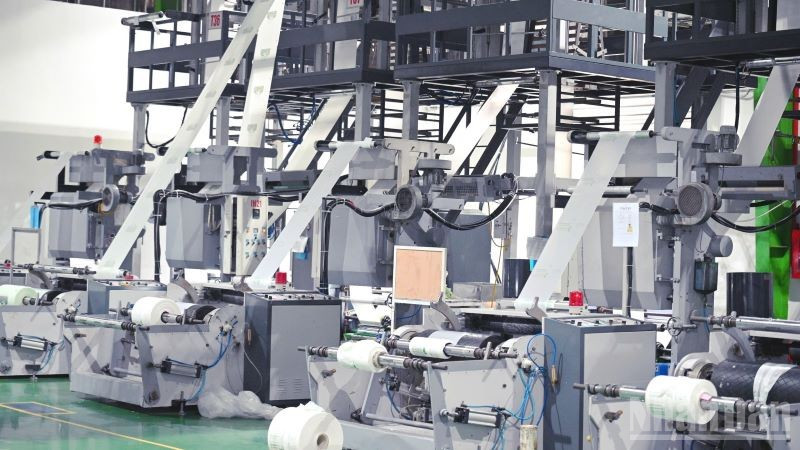 Bình quân 1 tháng có gần 22,4 nghìn doanh nghiệp thành lập mới và quay trở lại hoạt động. (Ảnh: HNV)
