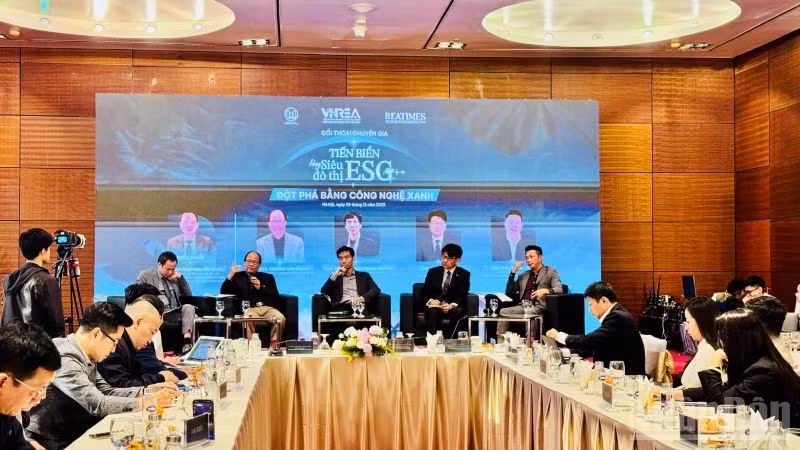 Các chuyên gia, diễn giả tham gia đối thoại. (Ảnh: HNV)