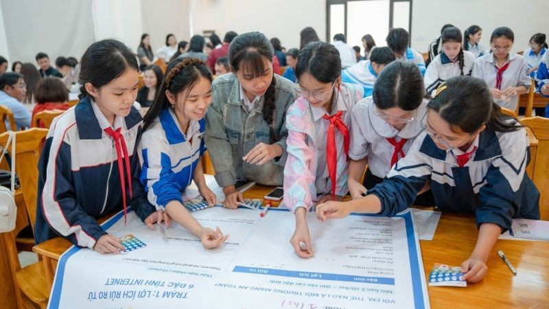 Học sinh tham gia trải nghiệm đồng thiết kế giải pháp SafeGate School Plus. (Ảnh: PV)