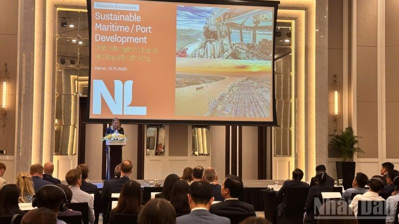 Phiên thảo luận về cảng biển. (Ảnh: HNV)