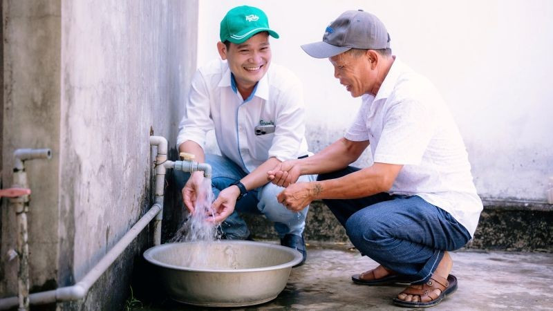 Sau 7 năm triển khai, chương trình “Khơi nguồn nước sạch vì miền trung yêu thương” (2018-2025) đã mang hơn 3,3 triệu mét khối nước sạch đến gần 9.500 hộ dân khắp các tỉnh miền trung. (Ảnh: PV)