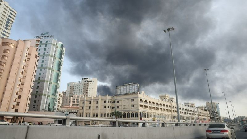 Khói bốc lên sau vụ tấn công tại Manama, Bahrain. (Ảnh: AA/TTXVN)