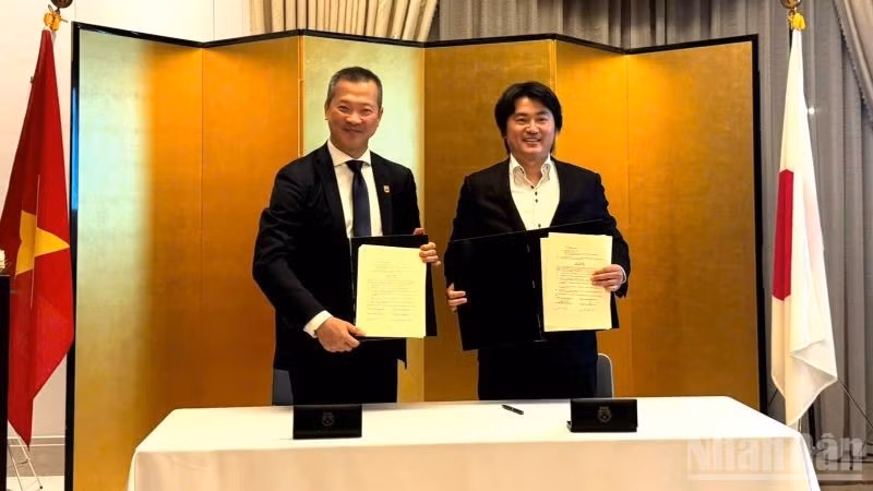 Ký kết ghi nhớ chính thức hợp tác giữa Tổ chức Guardian Girls International (GGI), Liên đoàn Vovinam Thế giới (WVVF) tối 16/9 tại Hà Nội. (Ảnh: HNV)