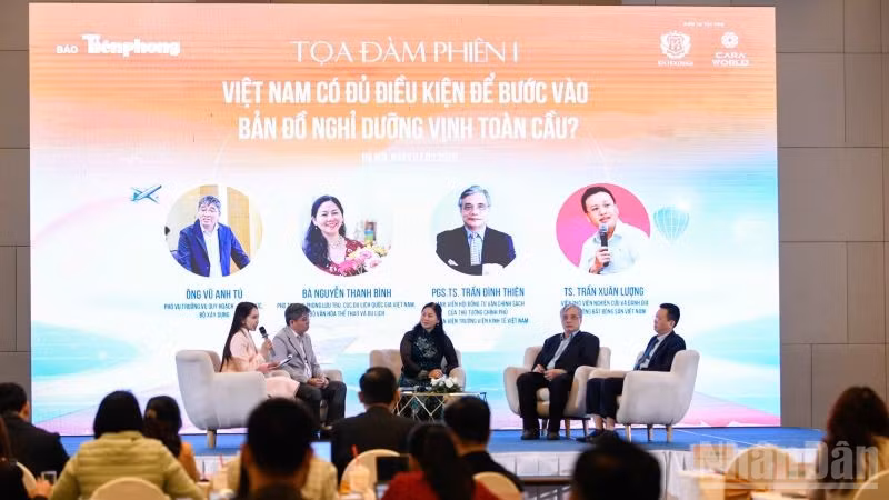 Các chuyên gia, diễn giả tọa đàm trong khuôn khổ hội thảo. (Ảnh: DƯƠNG TRIỀU)