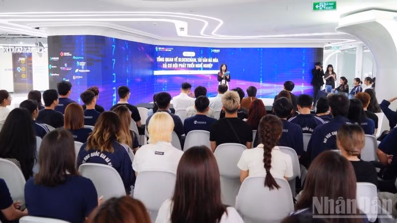 Toàn cảnh chương trình ABAII Unitour “Tổng quan về blockchain, tài sản mã hóa và cơ hội phát triển nghề nghiệp”. (Ảnh: PV)