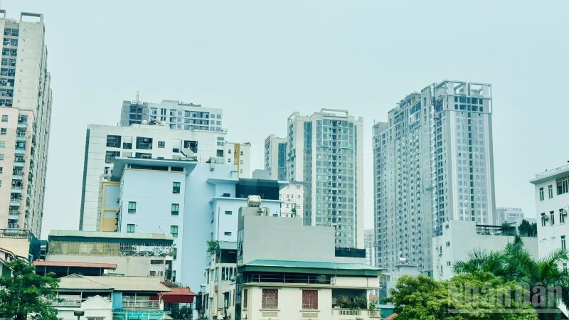 Một góc chung cư và nhà ở phía đông Hà Nội. (Ảnh: HNV)