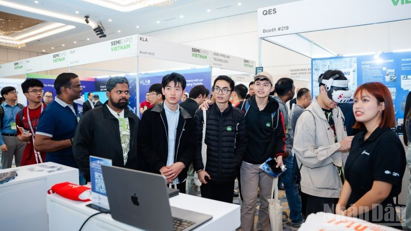 Song song với tiềm năng ngày càng lớn của AI, đầu tư vào con người vẫn là lợi thế cạnh tranh quan trọng. (Ảnh: HNV)