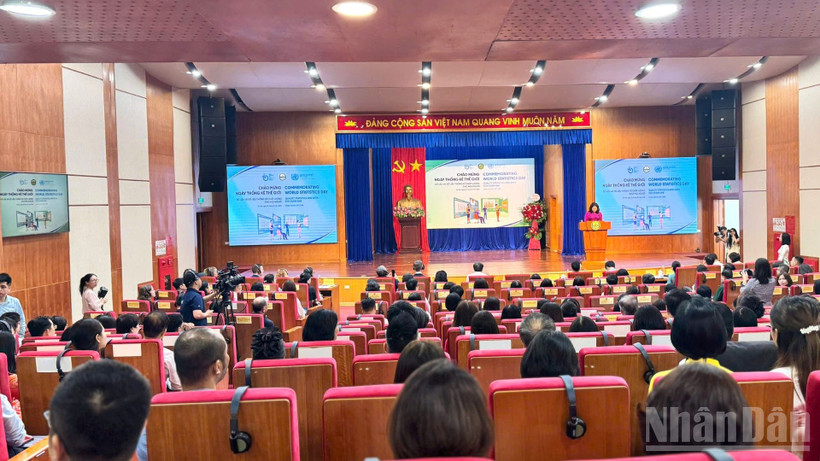 Buổi mít-tinh tại điểm cầu chính ở Hà Nội. (Ảnh: HNV)