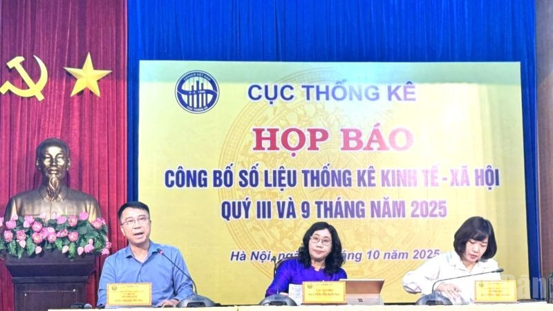 Ông Đậu Ngọc Hùng,Trưởng ban Thống kê nông, lâm nghiệp và thủy sản, Cục Thống kê trả lời tại họp báo. (Ảnh: HNV)