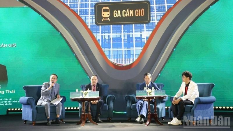 Các diễn giả tham dự sự kiện. (Ảnh: PV)