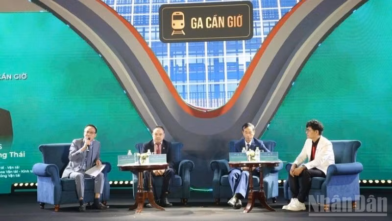 Các diễn giả tham dự sự kiện. (Ảnh: PV)