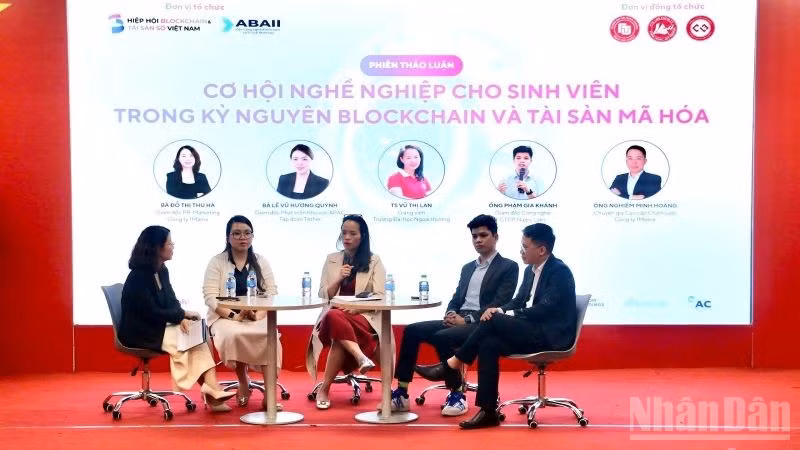 Các diễn giả trao đổi tại sự kiện. (Ảnh: HNV)