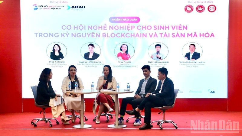 Các diễn giả trao đổi tại sự kiện. (Ảnh: HNV)