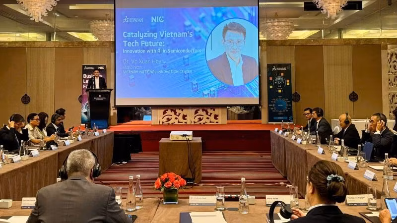 Diễn đàn này được xây dựng trên cơ sở Biên bản Ghi nhớ được ký kết giữa Dassault Systèmes và Trung tâm Đổi mới sáng tạo Quốc gia (NIC) vào năm 2024 nhằm thúc đẩy quá trình chuyển đổi số của Việt Nam và củng cố hệ sinh thái đổi mới sáng tạo. (Ảnh: HNV)