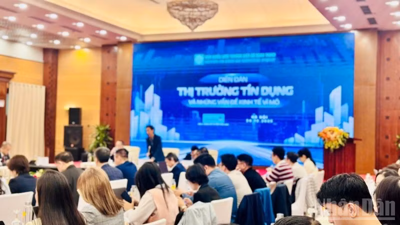 Diễn đàn Thị trường tín dụng và những vấn đề kinh tế vĩ mô. (Ảnh: HNV)