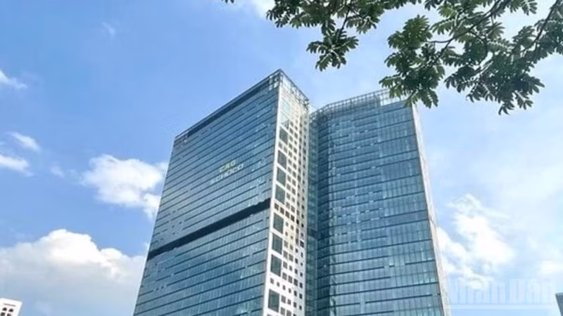 Mười năm qua, tổng nguồn cung văn phòng tại Hà Nội đã tăng khoảng 160%, đạt xấp xỉ 1,74 triệu m² vào năm 2025. (Ảnh: HNV)