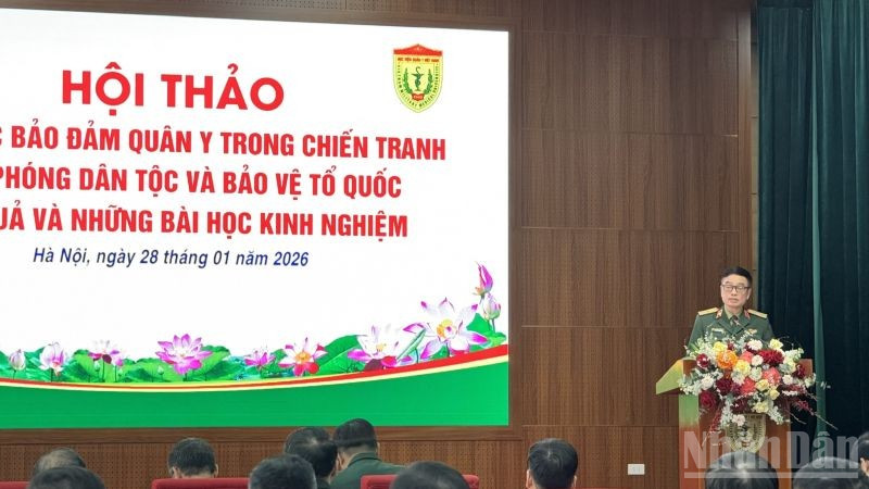 Thiếu tướng, Giáo sư, Tiến sĩ Nguyễn Trường Giang, Cục trưởng Cục Quân y phát biểu khai mạc. (Ảnh: HNV)