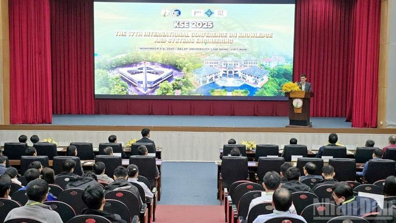 Quang cảnh Hội thảo quốc tế IEEE về “kỹ thuật tri thức và hệ thống” tại Trường đại học Đà Lạt.