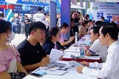 [Video] Nhiều trường đại học hạ điểm sàn: Cẩn trọng với “điểm thấp, chuẩn cao”