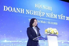 Bà Vũ Thị Chân Phương - Chủ tịch Ủy ban Chứng khoán Nhà nước phát biểu tại Hội nghị.