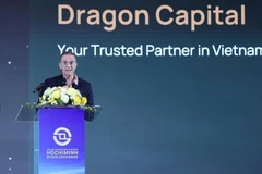 Ông Dominic Scriven chia sẻ tại VLCA 2025. (Ảnh: Lê Toàn)