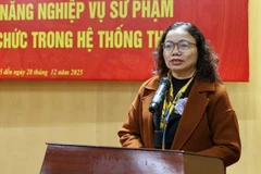 Giảng viên Trường đại học Sư phạm Hà Nội chia sẻ tại buổi học.