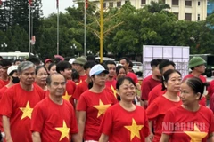 Hoạt động đi bộ được tổ chức quy mô cấp tỉnh tại Quảng trường Nguyễn Văn Linh (phường Phố Hiến, tỉnh Hưng Yên).