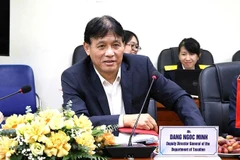 Phó Cục trưởng Đặng Ngọc Minh chia sẻ kinh nghiệm về công tác thuế với Đoàn công tác của Cơ quan Thuế Singapore.