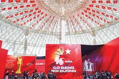 Không gian Triển lãm 95 năm Cờ Đảng soi đường (thuộc khuôn khổ Triển lãm Thành tựu đất nước “80 năm hành trình Độc lập - Tự do - Hạnh phúc”) tại Trung tâm Triển lãm Việt Nam (VEC). Ảnh: THÀNH ĐẠT